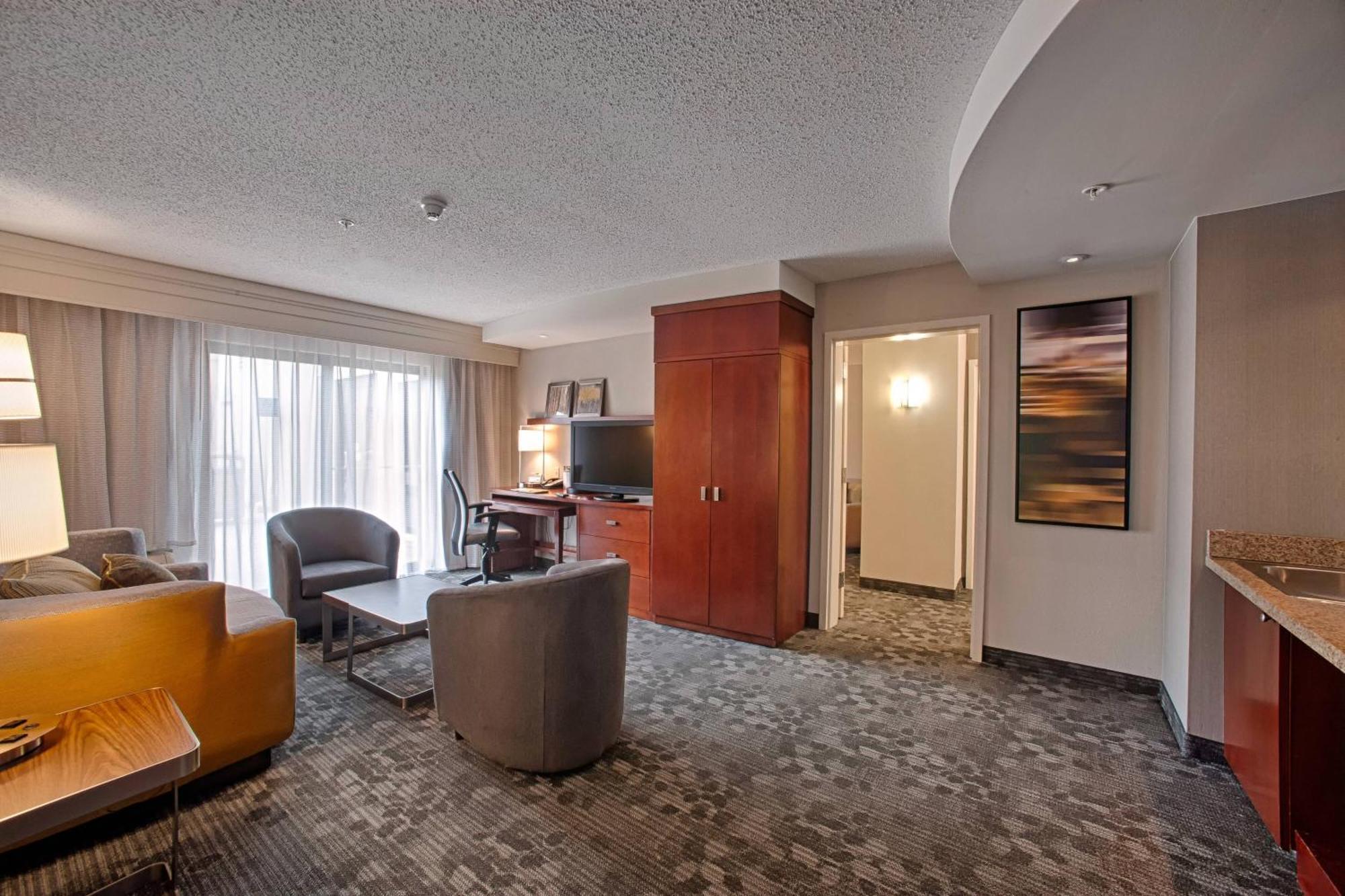 คอร์ตยาร์ด วอลล์ แอท มอนมัธ ชอร์ คอร์ปอเรต พาร์ค Hotel Wall ภายนอก รูปภาพ