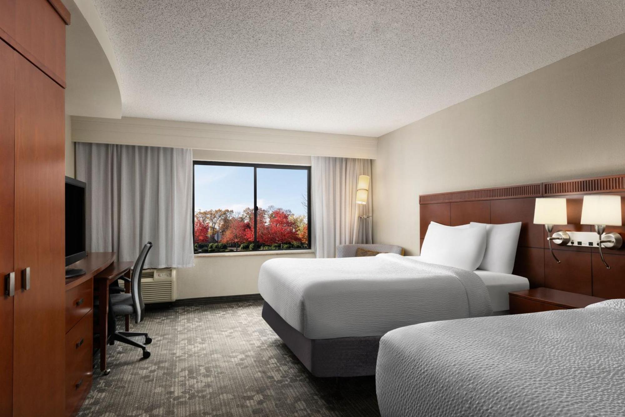 คอร์ตยาร์ด วอลล์ แอท มอนมัธ ชอร์ คอร์ปอเรต พาร์ค Hotel Wall ภายนอก รูปภาพ