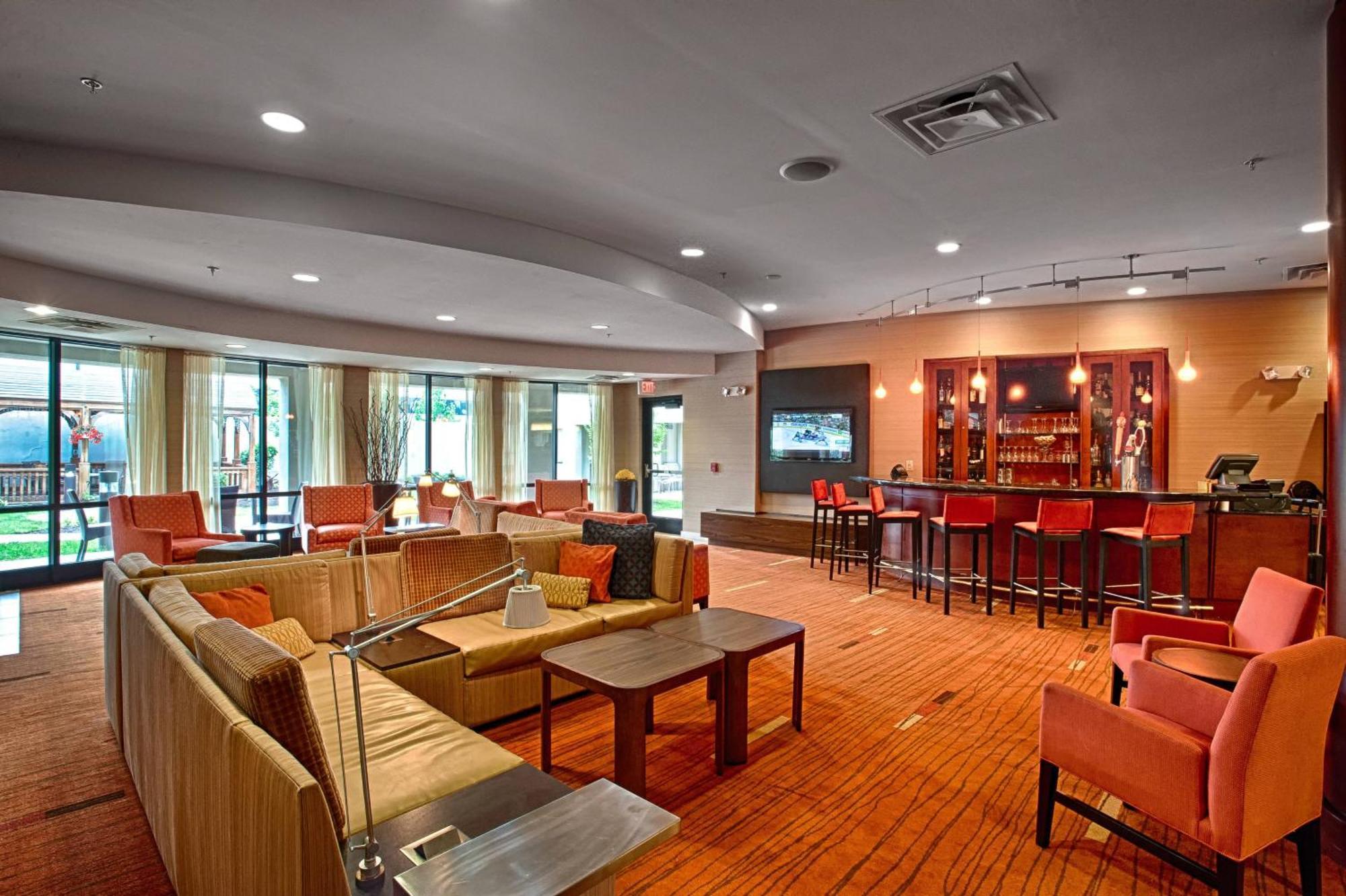 คอร์ตยาร์ด วอลล์ แอท มอนมัธ ชอร์ คอร์ปอเรต พาร์ค Hotel Wall ภายนอก รูปภาพ