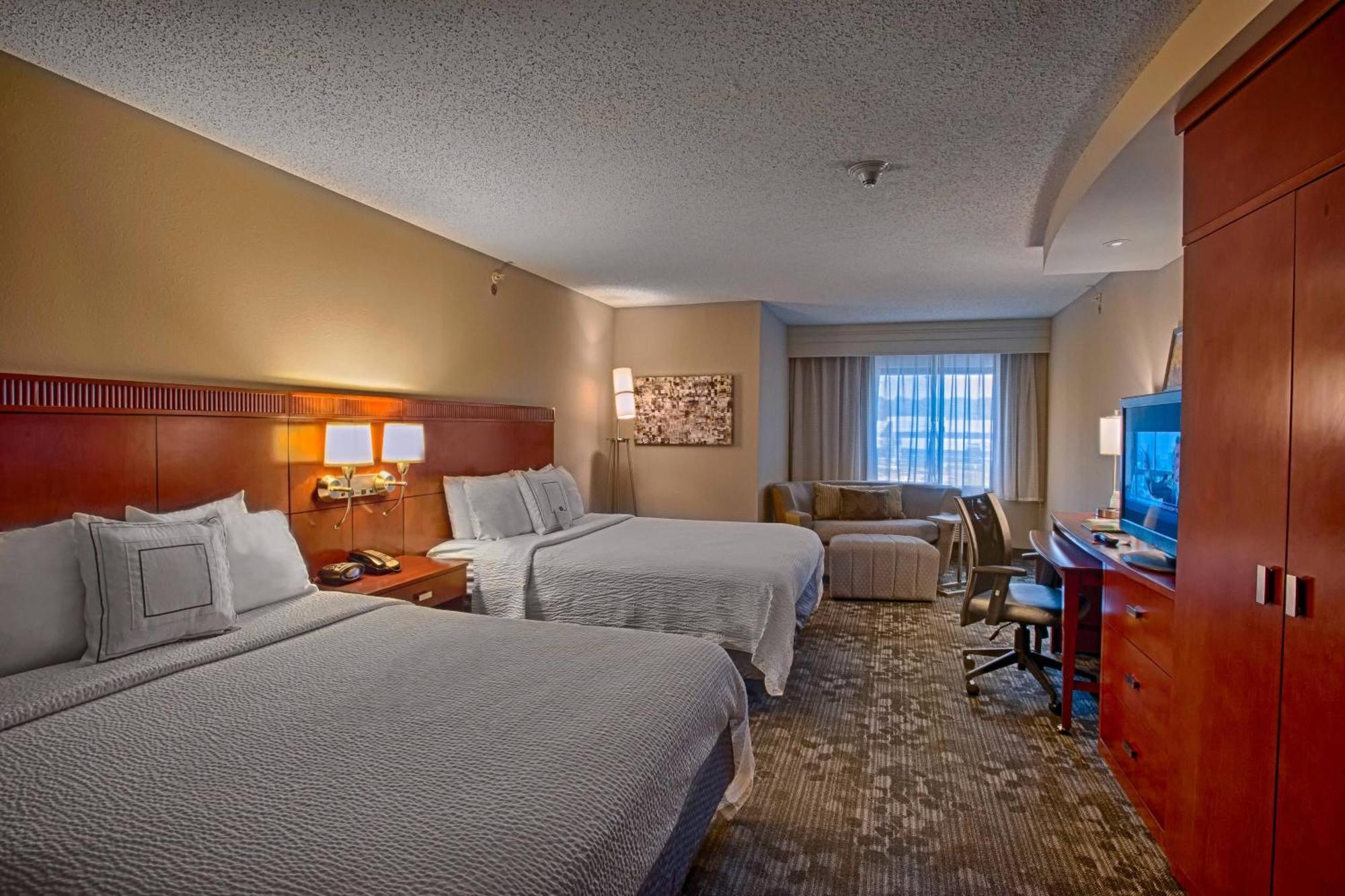คอร์ตยาร์ด วอลล์ แอท มอนมัธ ชอร์ คอร์ปอเรต พาร์ค Hotel Wall ภายนอก รูปภาพ